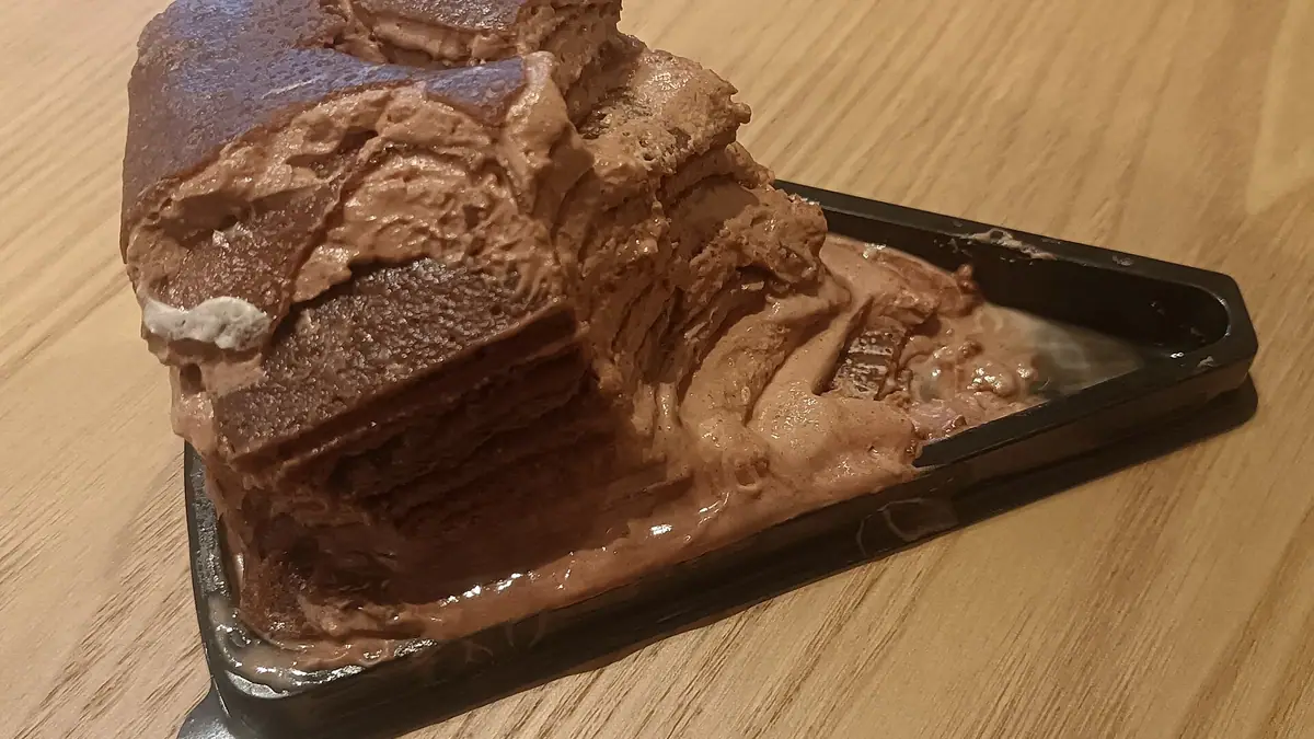 Cake or Dice CIC – cake shop in Dundee town centre